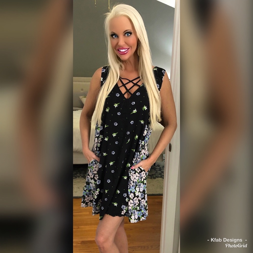 RESERVED - LAST 1! ❤️Black Floral Cage Front Dress - Picture 2 of 4